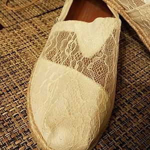 Tom's white lace NWT